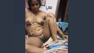 Tamil wife flaunts her body in husband's video