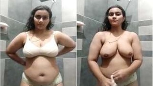 Beautiful Indian woman records her naked body for Desi Records