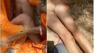 Desi Bhabhi's open-air pussy show for her lover