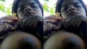 Hillbilly bhabhi flaunts her big tits in steamy video