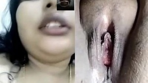 Indian woman shows off her breasts and pussy in a video call