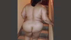 Indian MILF Tia strips on the stairs