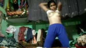 Cute Indian girl masturbates with lover in video clip