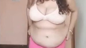 Busty Indian bhabhi flaunts her curves in a steamy video