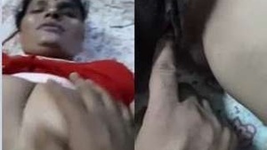 Desi bhabhi masturbates and fucks in hot video