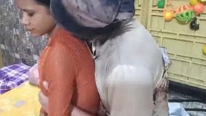 Bored guys join in on Bhojpuri couple's clear-talking sex session