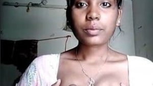 Indian woman flaunts her breasts on VK