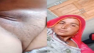 Mature Desi bhabhi flaunts her older pussy