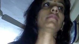 Watch a hot Indian babe with a natural pussy in action
