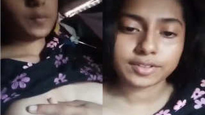 Amateur Indian girl reveals her natural boobs and pussy in exclusive video