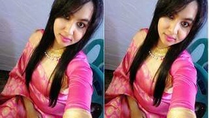 Cute Indian girl flaunts her big boobs in exclusive video