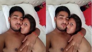 Desi girl gives a mind-blowing blowjob in HD video