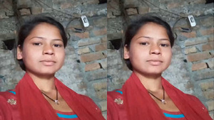 Amateur Indian girl flaunts her bra in exclusive video