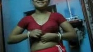 Indian babes reveal their bodies to their partners for the first time