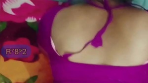 Marathi bhabhi's erotic dance in Hindi video