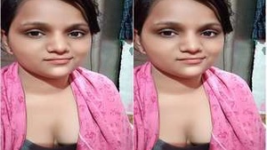 Exclusive video of a beautiful Indian girl exposing her breasts and pussy