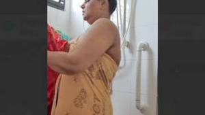 Indian BBW aunty takes a bath in this steamy video
