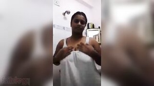 Busty Indian wife Mallu Desi goes nude and masturbates on camera
