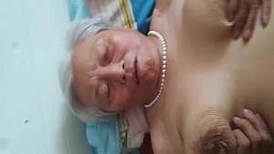 Mature Chinese woman with saggy breasts gets naughty on camera