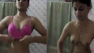 Chennai girl flaunts her hairy pussy in a bra and panty set