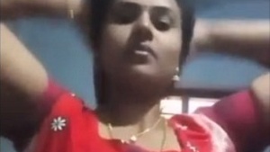 Busty Indian babe from Kerala flaunts her big boobs in solo video