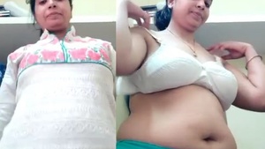 Bhabhi flaunts her naked body to her boyfriend in a steamy video