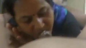 Desi aunt gives a BJ to her boss in office