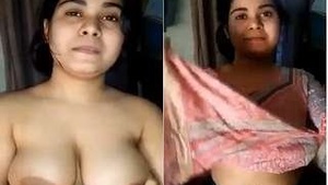 Desi beauty flaunts her big boobs in a naughty video