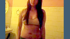 Horny Indian webcam girl flaunts her naked body on camera
