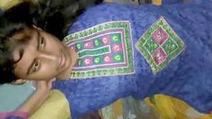Indian girl Alice shows off her nice body in a homemade video