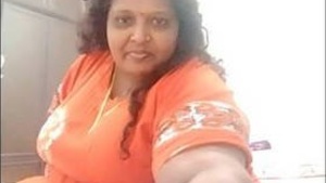 Indian aunty flaunts her big and beautiful vagina