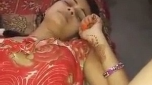 Desi wife gets groped by MMC in a steamy video