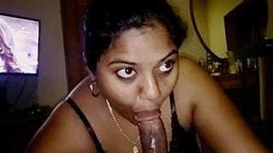 Desi Indian girl shows off her deepthroat skills in a steamy video