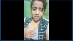 Horny bhabhi flaunts her attractive face and shaved pussy