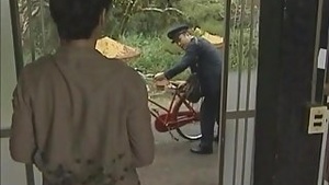 Asian housewife gets a surprise from her JPN postman