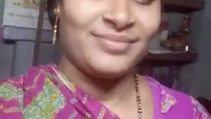 Cute bhabi strips and dons a new saree in a steamy video