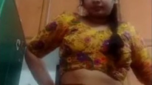 Tamil girl gets naked and cleans her pussy in a video