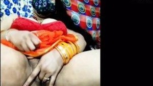 Sensual Indian bhabhi's webcam performance with oiled pussy